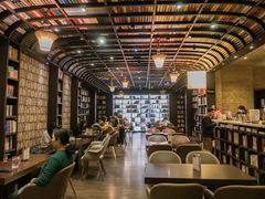 -钟书阁(松江泰晤士小镇店)