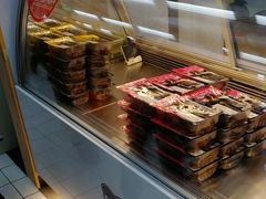 -周黑鸭(郑州中原区华山路中原万达沃尔玛店)