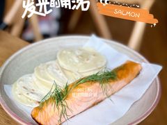 烟熏三文鱼配烤饺子皮和芥末籽酱-BOR Eatery(安福路店)