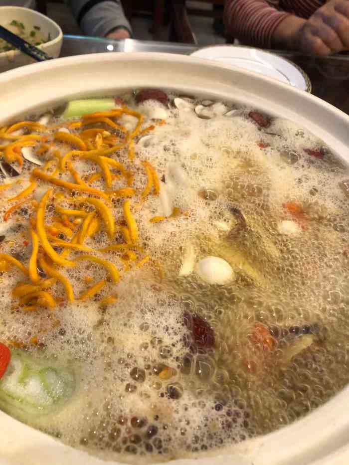 菌窝子野生菌餐厅-"在酒店里的一家店,环境不错,团购比较划算.