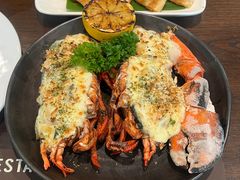 -Chom Cafe and Restaurant