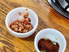 调料和碗-钰洁腊排骨火锅