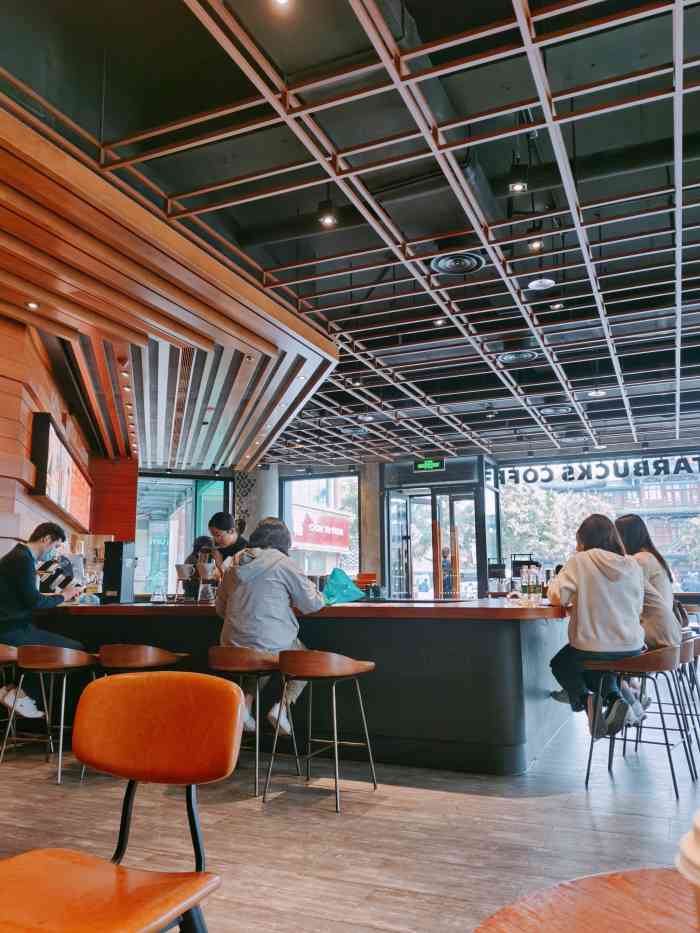 星巴克(开封新街口万博店)-"快万圣节99了,店里面很多关于万圣节