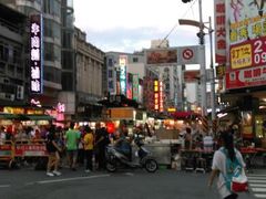 -六合夜市