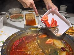 -茅草房·河畔园林火锅