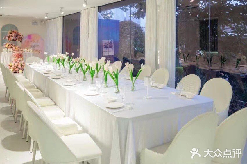 陪妈妈过节选地方吃饭，选了公园的一家花园餐厅