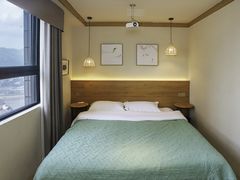 -闲隅江景艺术酒店(解放碑洪崖洞总店)