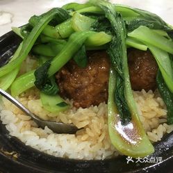 红烧狮子头煲仔饭