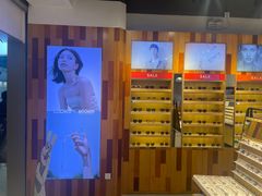 -LOOK眼镜·蔡司依视路配镜(宝山万达店)