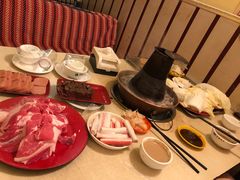 -洞庭洲·防空洞火锅·烧烤·铜锅涮肉(新百广场店)