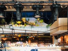 -The ROOF (通盈中心店)