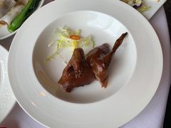 玻璃皮润烧乳鸽王-富力丽思卡尔顿酒店·丽轩中餐厅