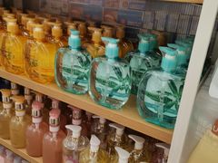 -名创优品(北京新中关购物中心地铁层店)
