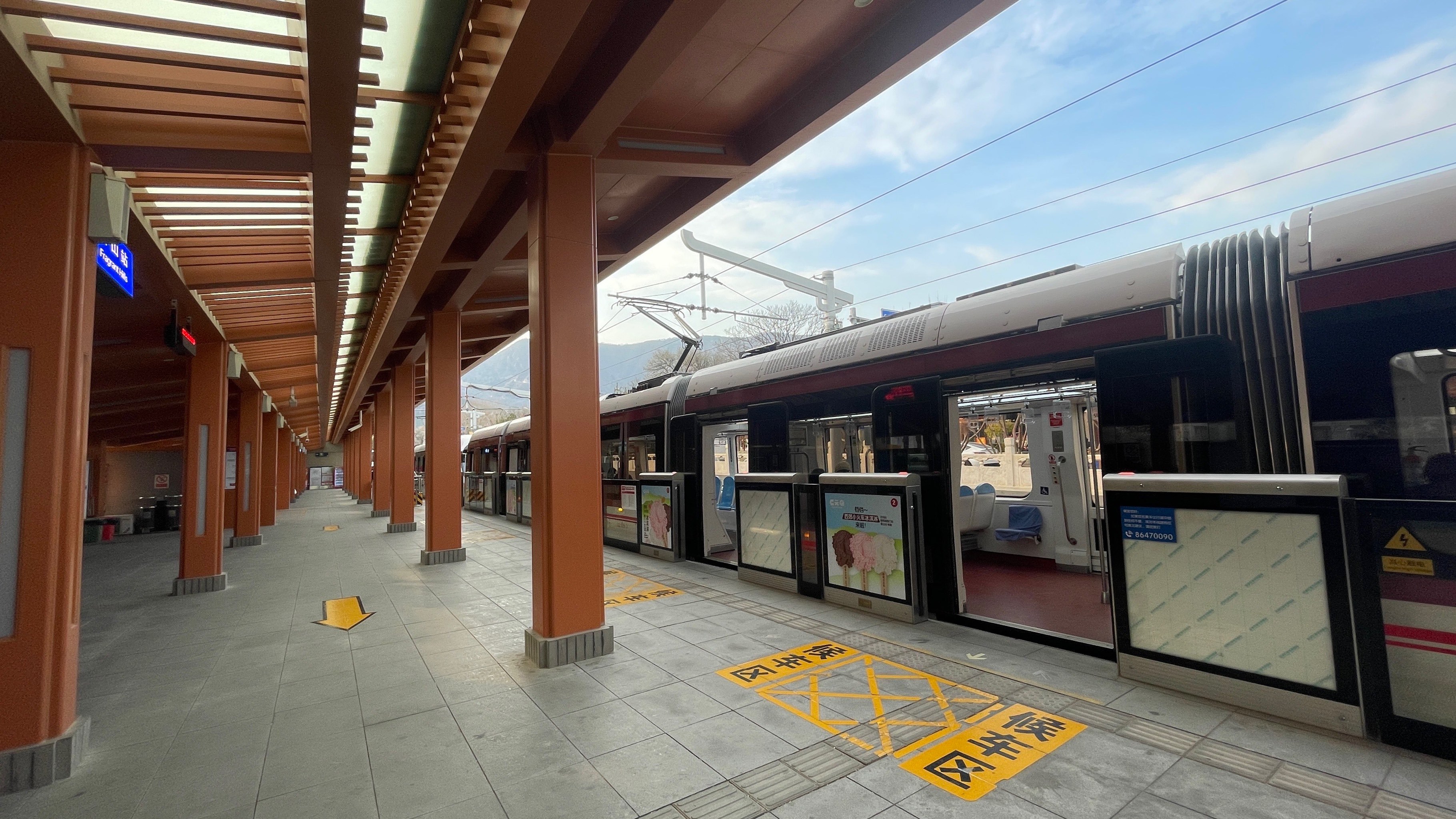 体验宫崎骏的秋天🍂来北京西郊线坐一趟观光列车,巴沟地铁站换乘