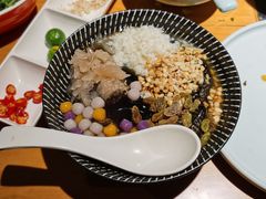 -洪氏嗨捞·广东猪肚鸡·椰子鸡火锅(西咸万象城店)