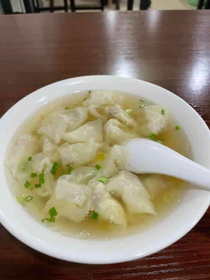 陆氏馄饨(烟雨长廊店)-"烟雨长廊下的馄饨店门脸很不起眼 味道很.