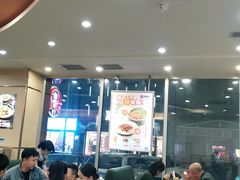大堂-李先生牛肉面大王(营口大润发店)