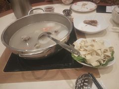 咸骨汤锅/千张小碟/6小块鱼头-稻香迎囍皇宫(港惠店)