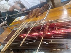 -哈尔滨小酒馆·鲜肉现穿自助烧烤(康新花园店)
