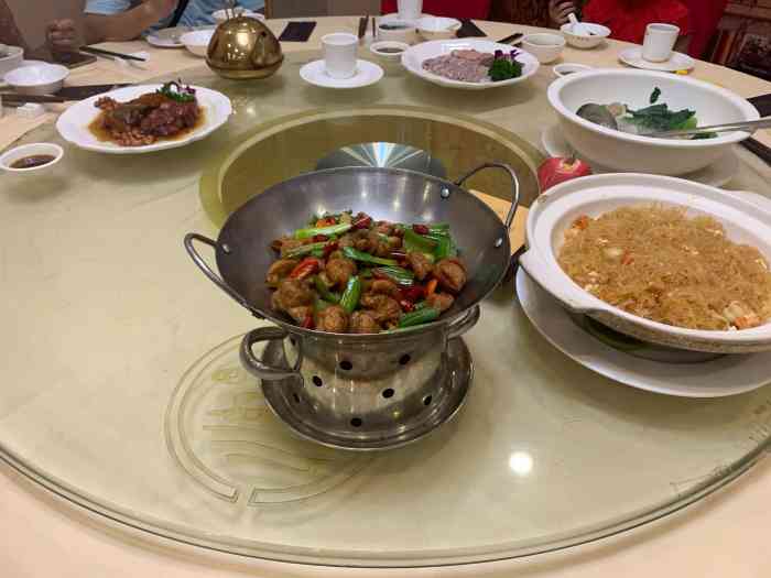 龙苑酒楼(龙华总店)-"这家店地理位置还行,离地铁站还是有点距离.