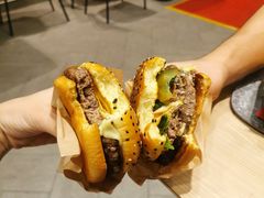 安格斯厚牛芝士堡-麦当劳(成都时代奥特莱斯店)