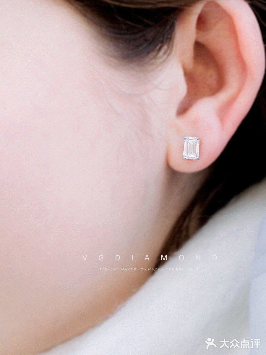 不能戴钻戒，结婚信物选了钻石耳钉