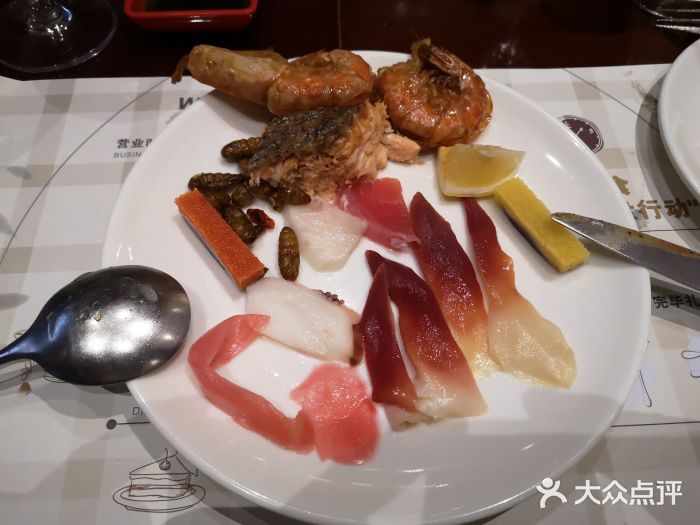 荣誉国际酒店-云顶旋转餐厅三文鱼图片