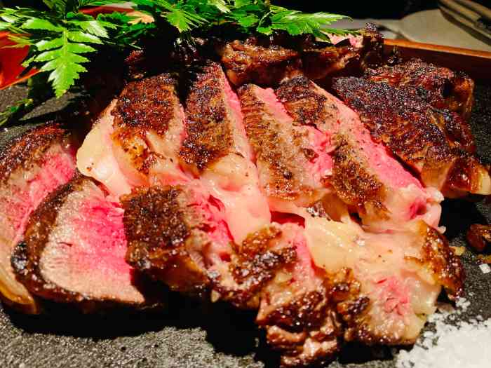 813人赞杰西妞jessie3月6日 14:38打分终于吃86心心念念的牛排了t骨