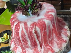精选上脑牛肉-洪氏嗨捞·广东猪肚鸡·椰子鸡火锅(西咸万象城店)
