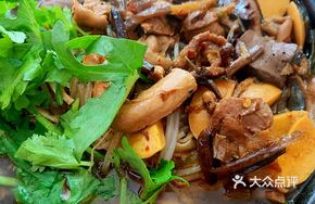 Duck Blood and Chicken Offal with Rice Noodles