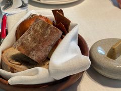 餐前面包配黄油-弗兰克牛排西餐厅Ribone steak house(柠檬花园店)