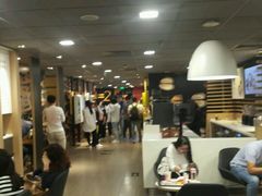 等位区-麦当劳(新王府井店)