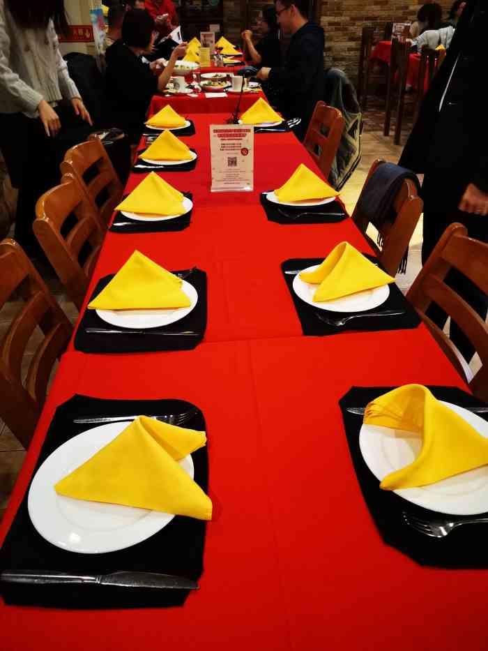 申德勒加油站西餐厅(日坛路总店)-"朋友聚餐来的,店里蛮有德国风情,这