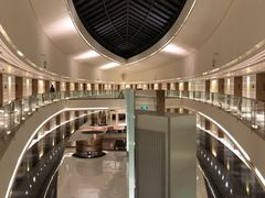 -上海滴水湖皇冠假日酒店