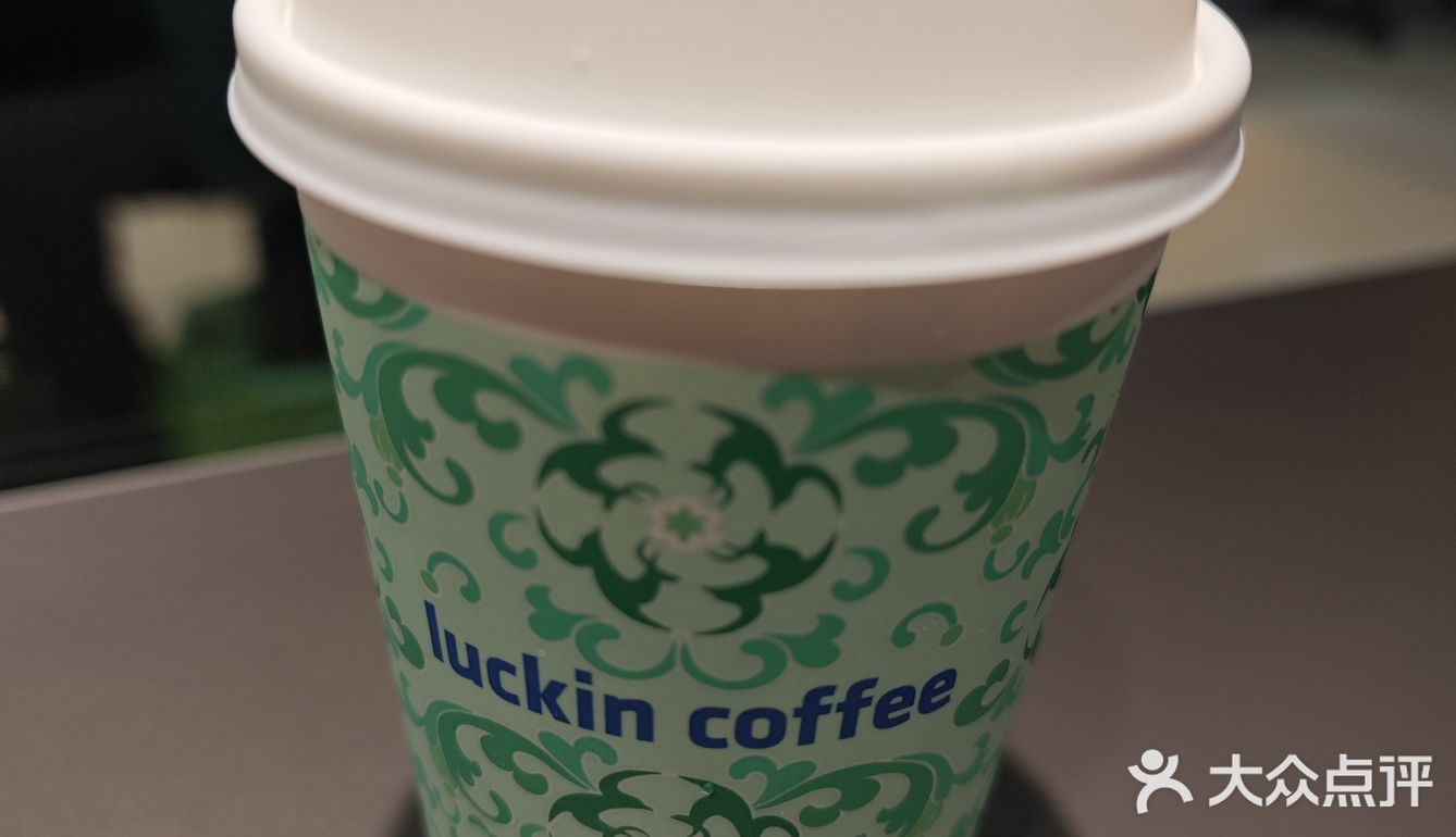 悠闲时刻，来杯Luckin Coffee