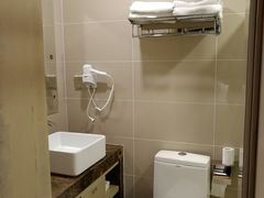 -柏曼酒店(合肥国购广场三里庵地铁店)