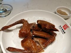 脆皮乳鸽-小舟山海鲜