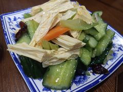 腐竹拌香芹-西域老马美食(常营未来域店)