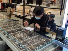 -博士眼镜集团石人工眼镜(虹口万泰店)