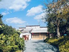 -腾冲洞山温泉村