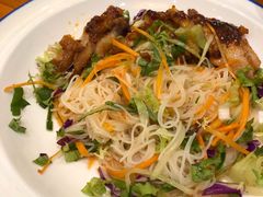 香茅烤鸡肉捞檬粉-阮氏娘·越南料理(双子塔店)