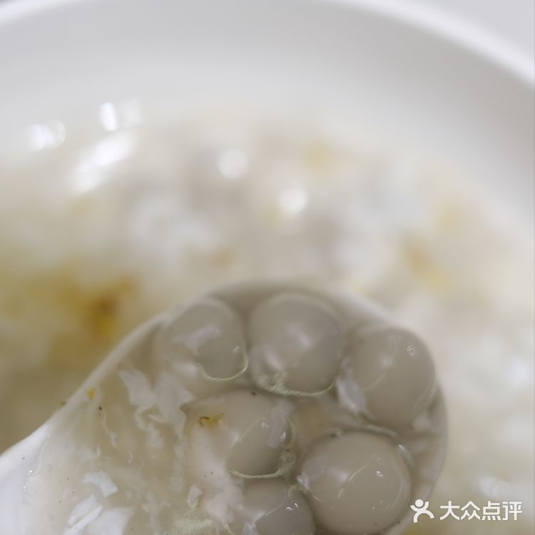 今日闪光灯下的亮仔♡
