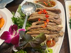 -Chom Cafe and Restaurant