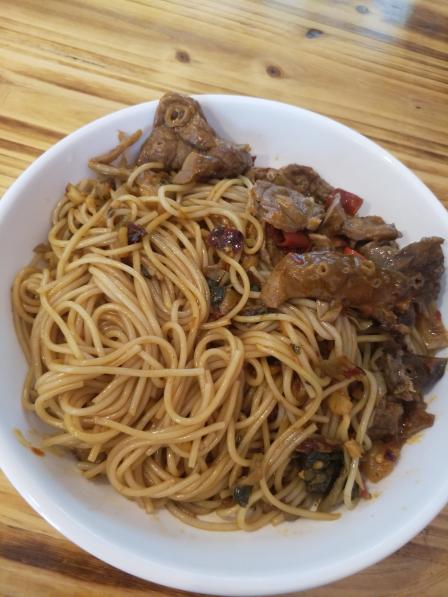 小区路上的店心肺拌粉味道不错大力推荐然后中午点的汤感觉一般店里