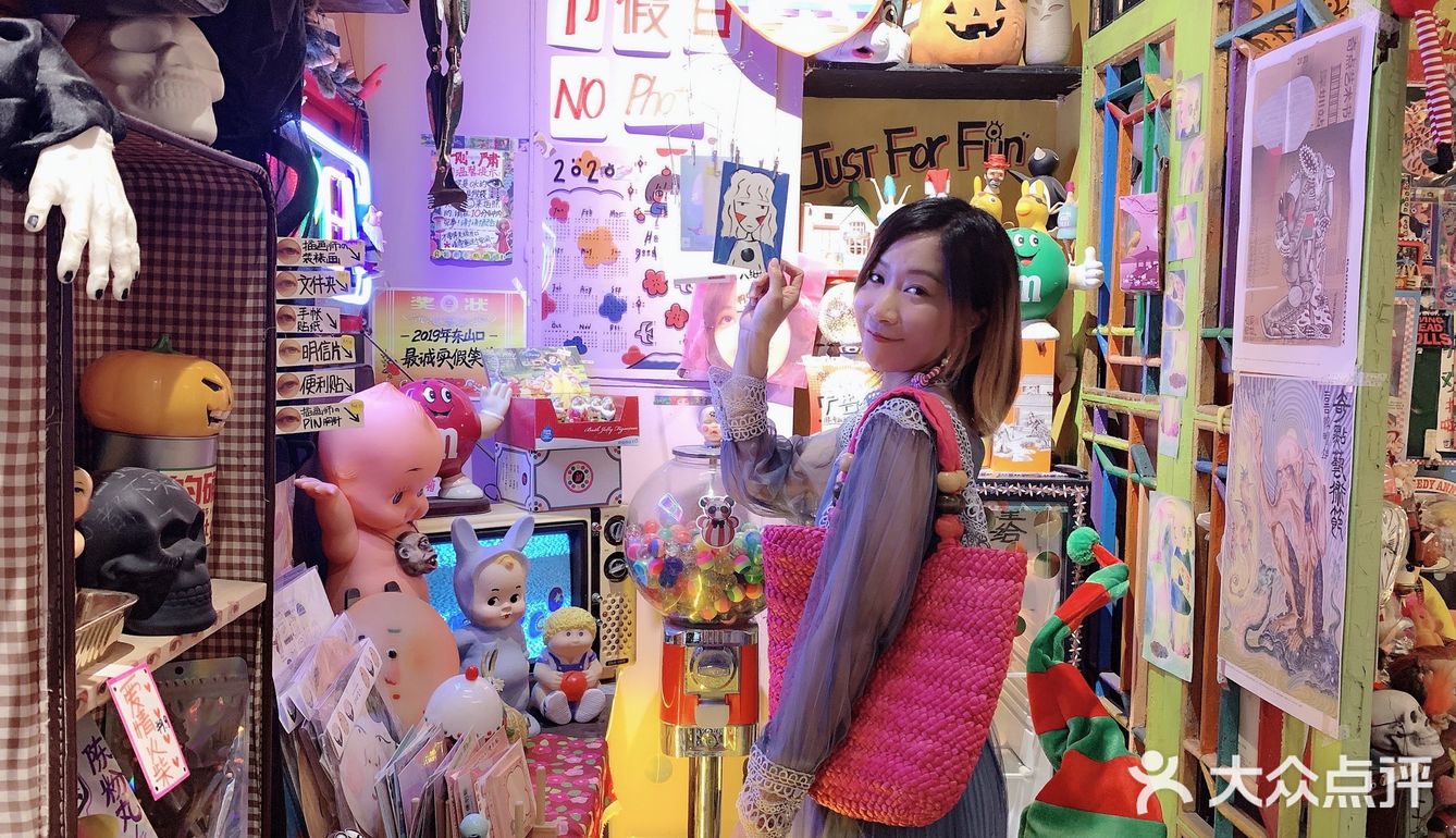 眼睛… 我是一個喜歡收藏 眼睛裝飾品的愛好者！