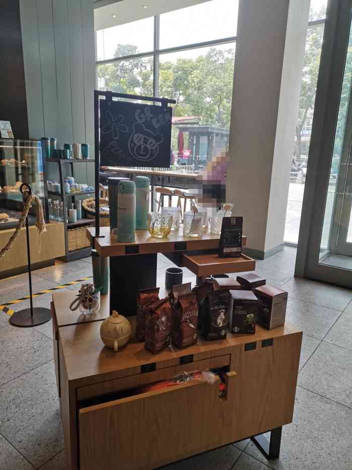 星巴克(新乡胖东来大胖店)-"新乡第一家星巴克 从入驻到开业的第一批