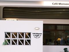 -Café Monson