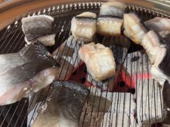 -围炉肉舍•炭烤活鳗•丹东海鲜烤肉(步行街店)