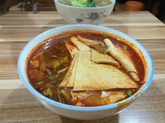 红油米线-老字号杨坡红油米线腊汁肉夹馍(东四道巷店)