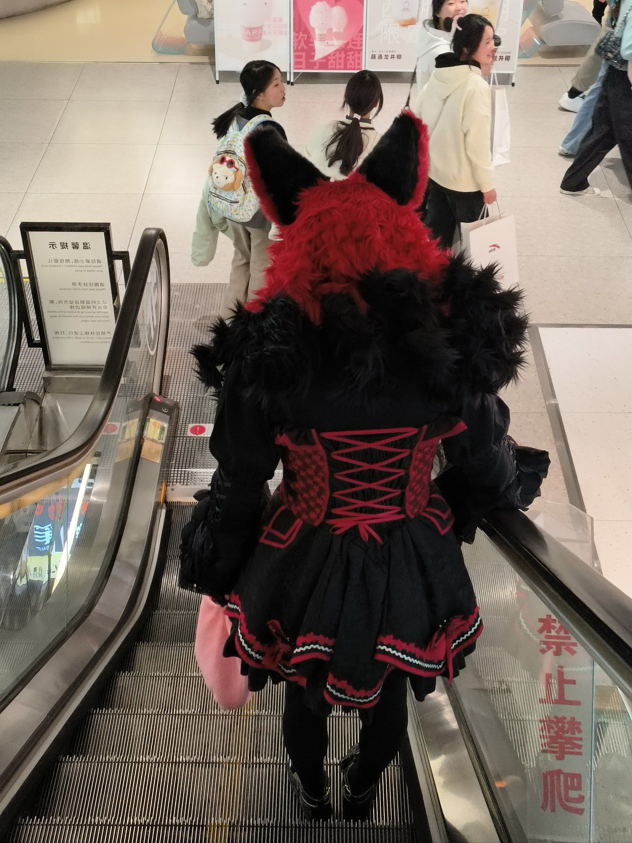 杭州是个年轻有活力的城市,到处可以看到cosplay